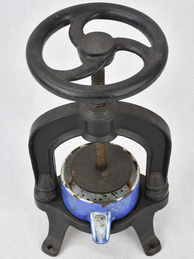 Meat juice press, cast iron, 19th century 12¼"