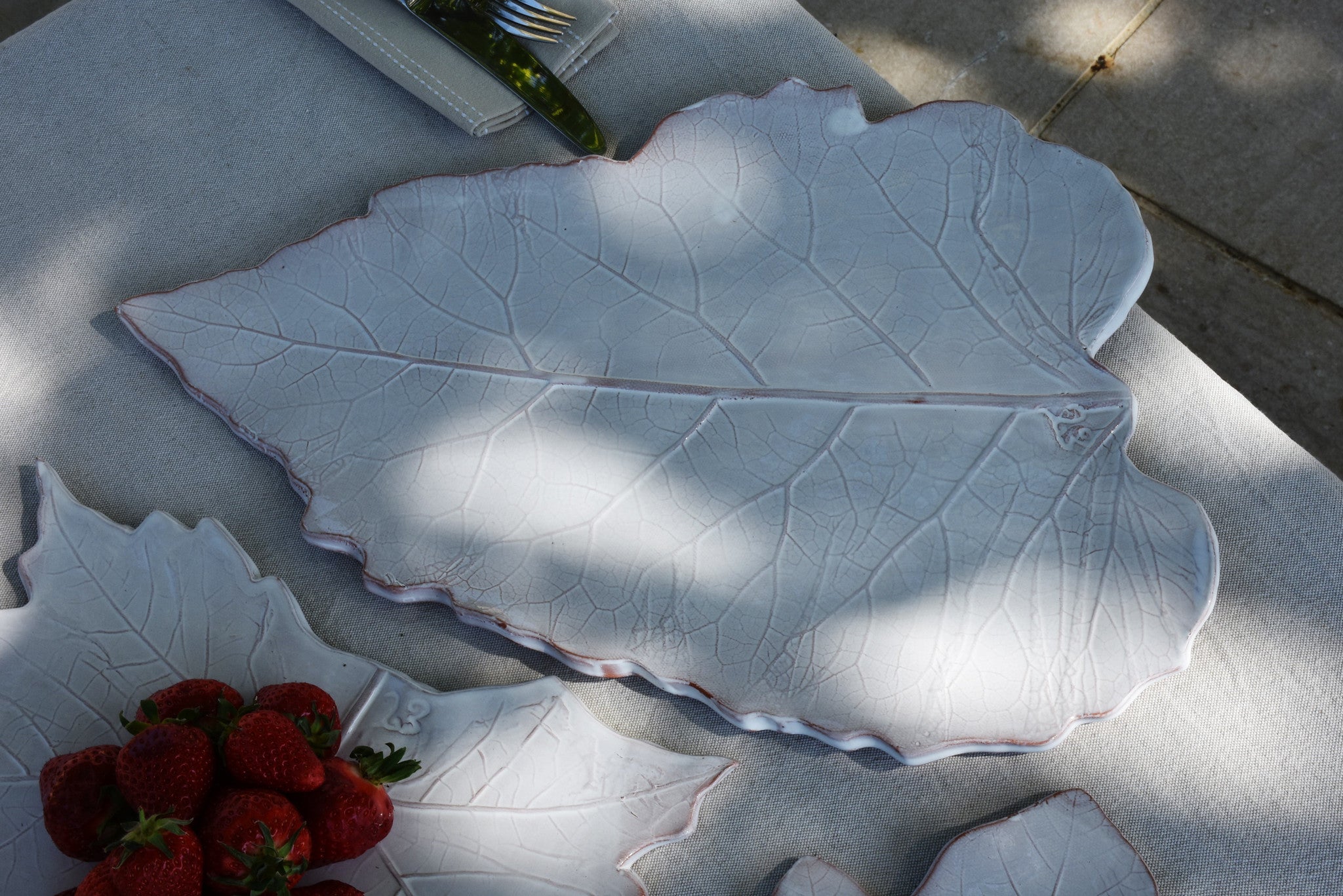 Very large burdock leaf dish