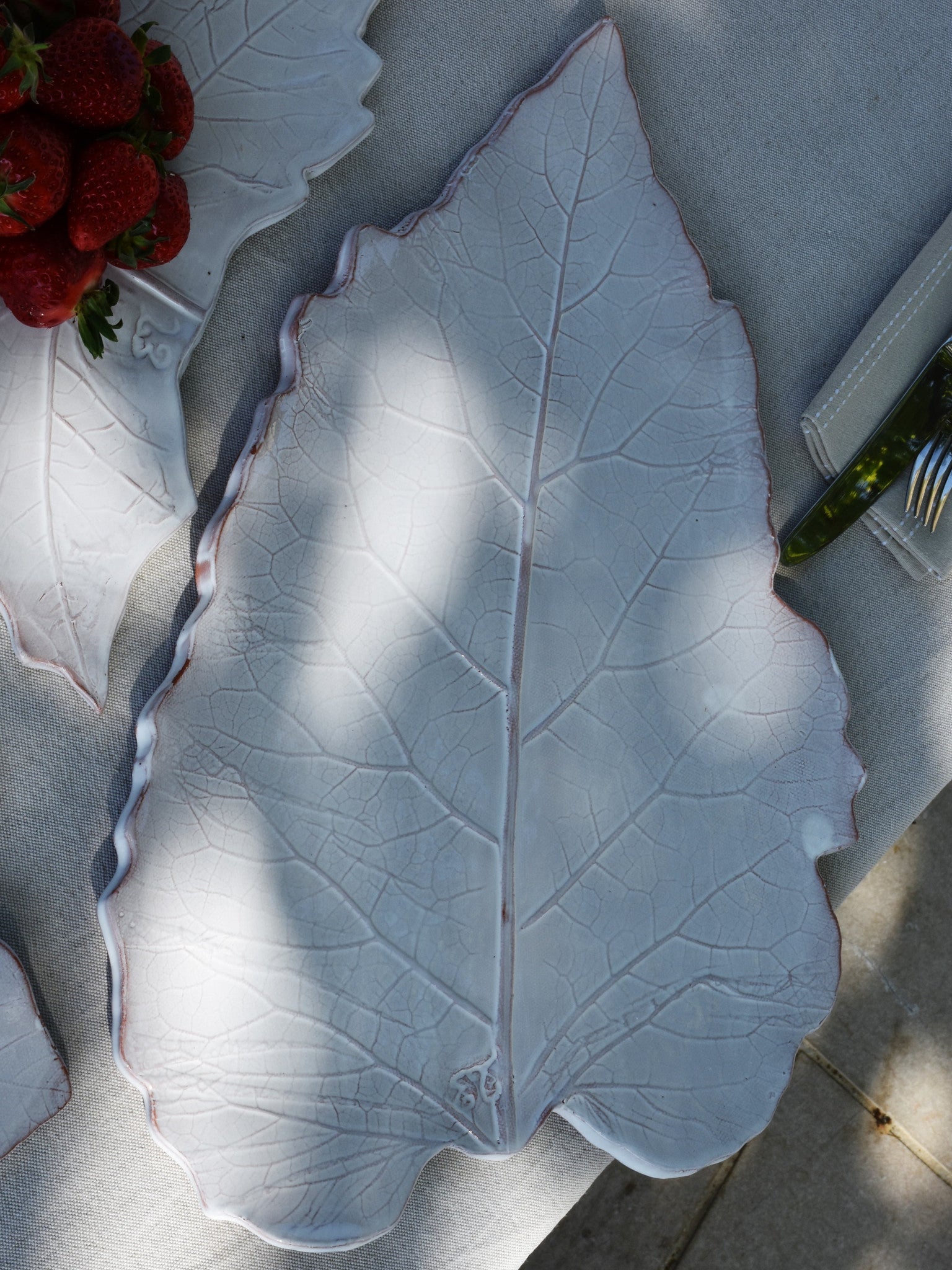 Very large burdock leaf dish