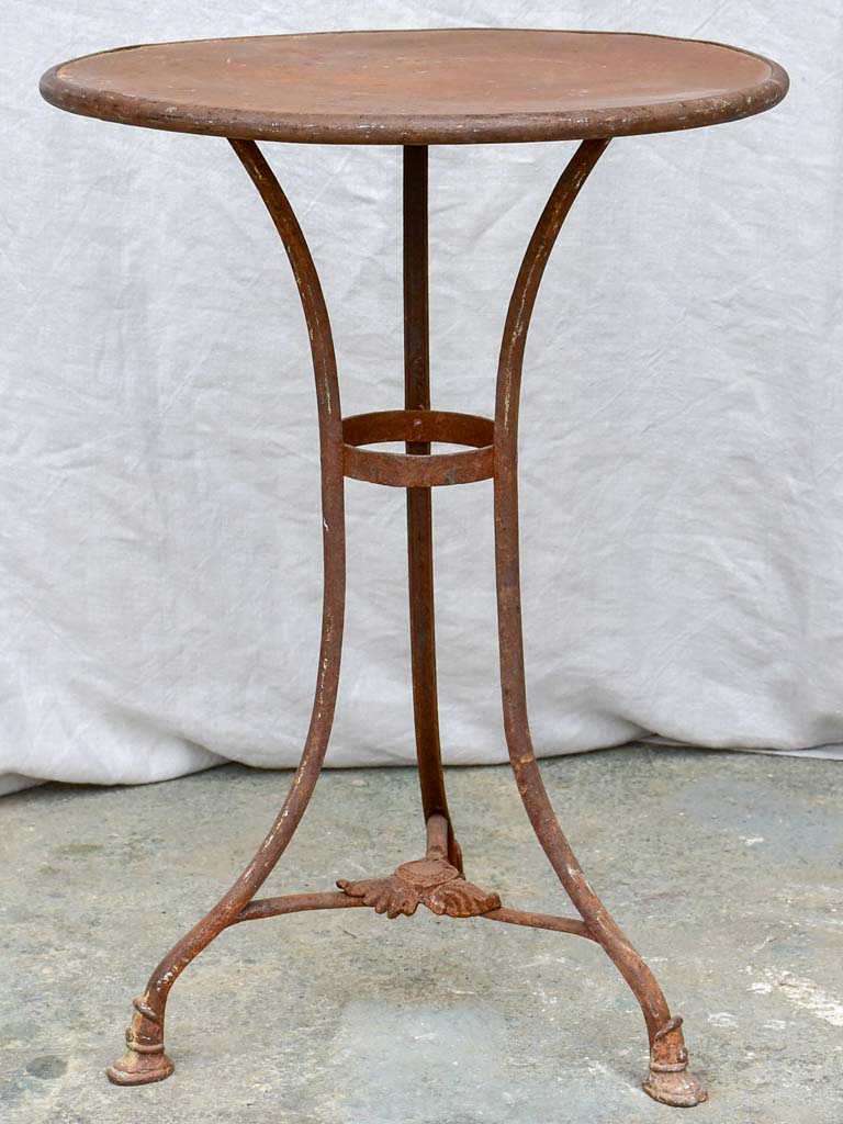 Petite antique Arras garden table - round