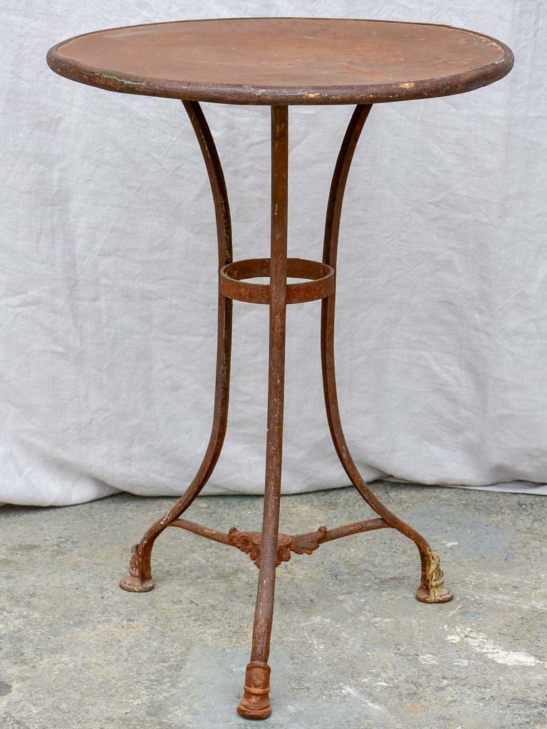 Petite antique Arras garden table - round