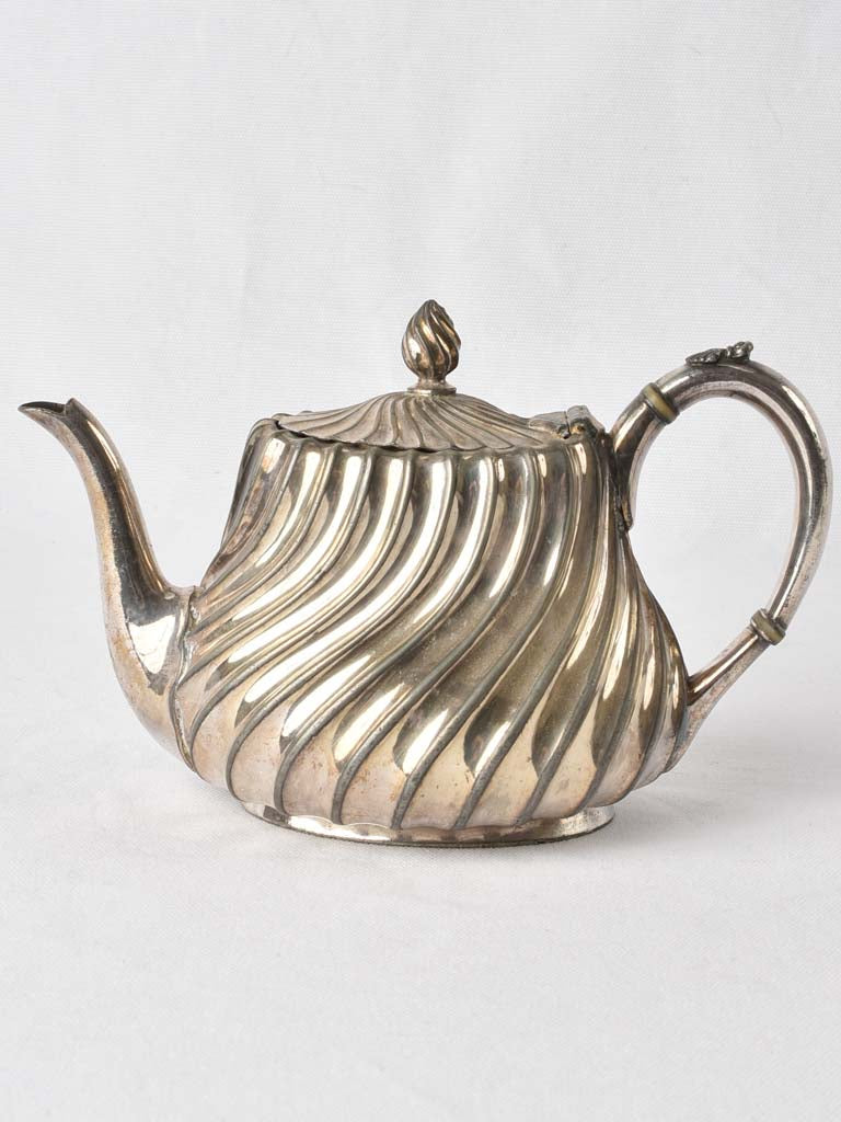 'Old-fashioned Powder Flask Inspired Teapot'