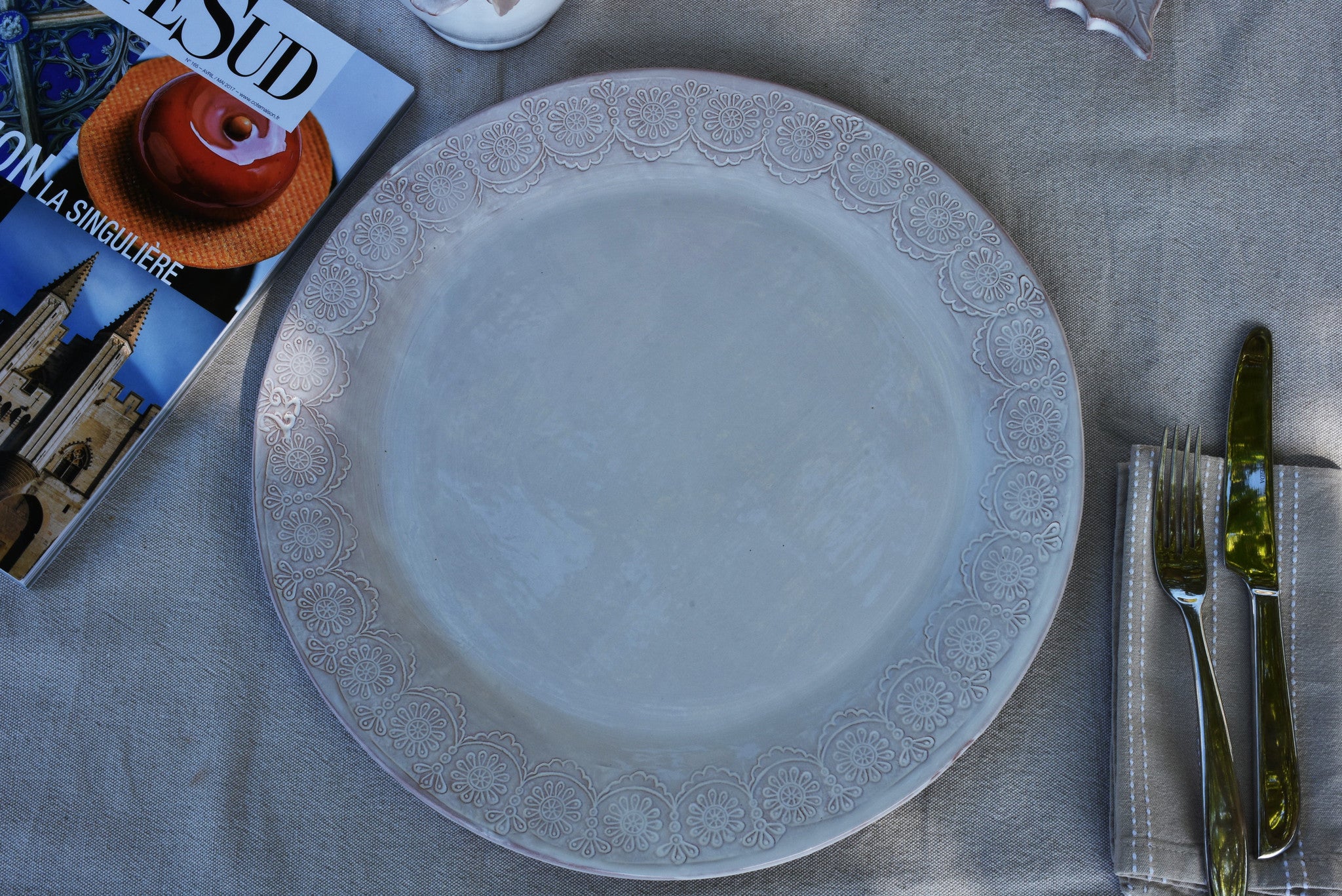 Artistic Floral Lace-patterned Cake Dish