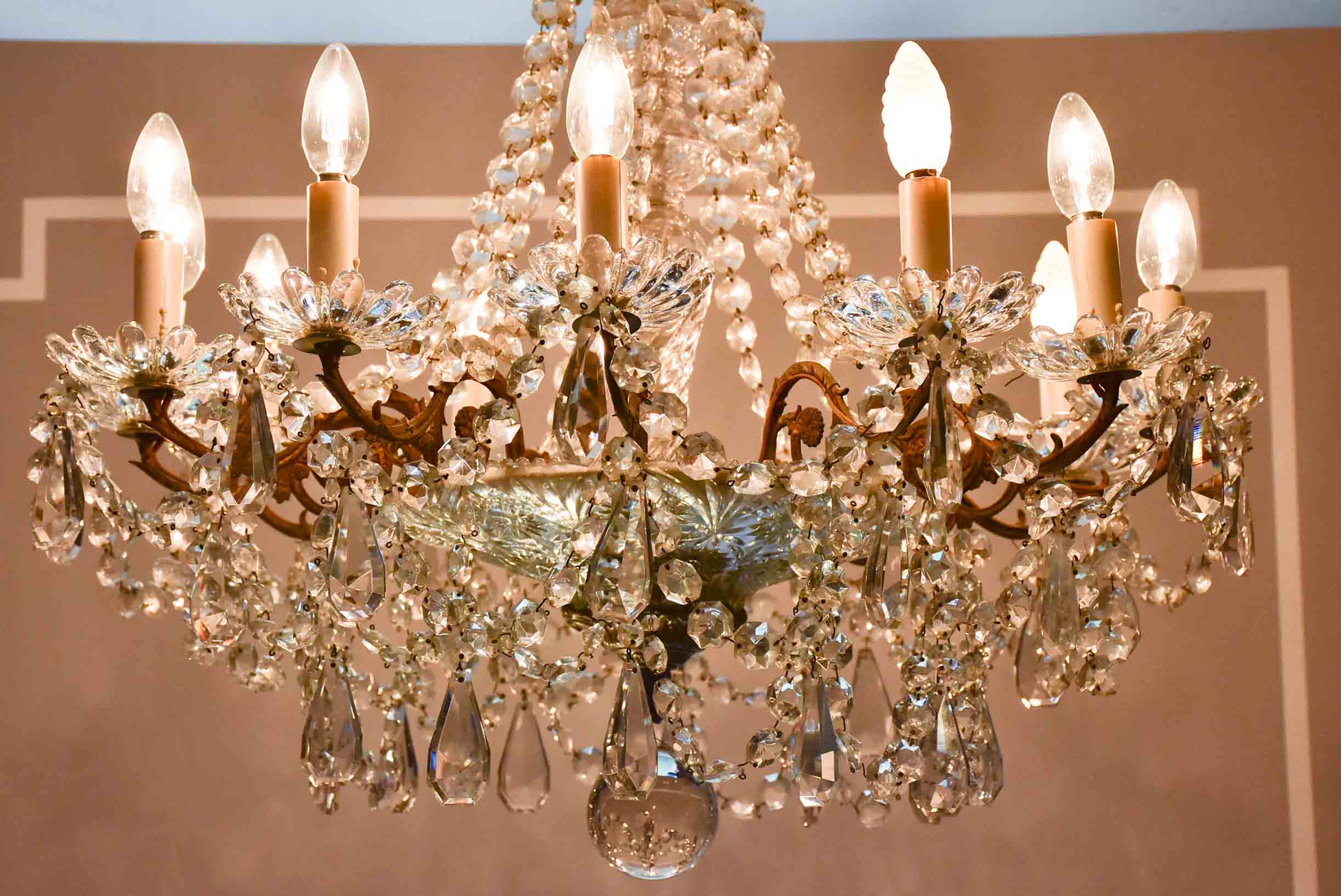 Superb antique French crystal chandelier - 12 lights