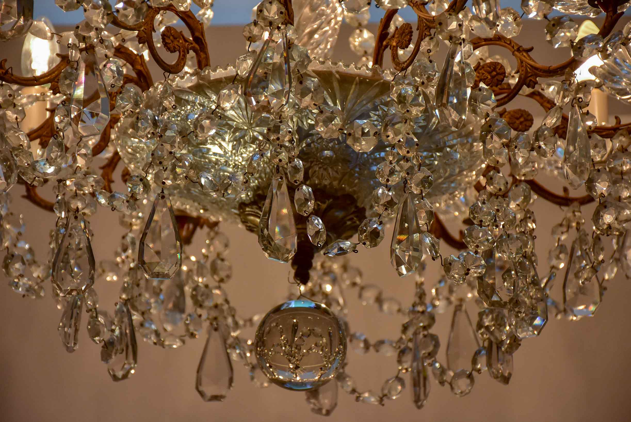 Superb antique French crystal chandelier - 12 lights