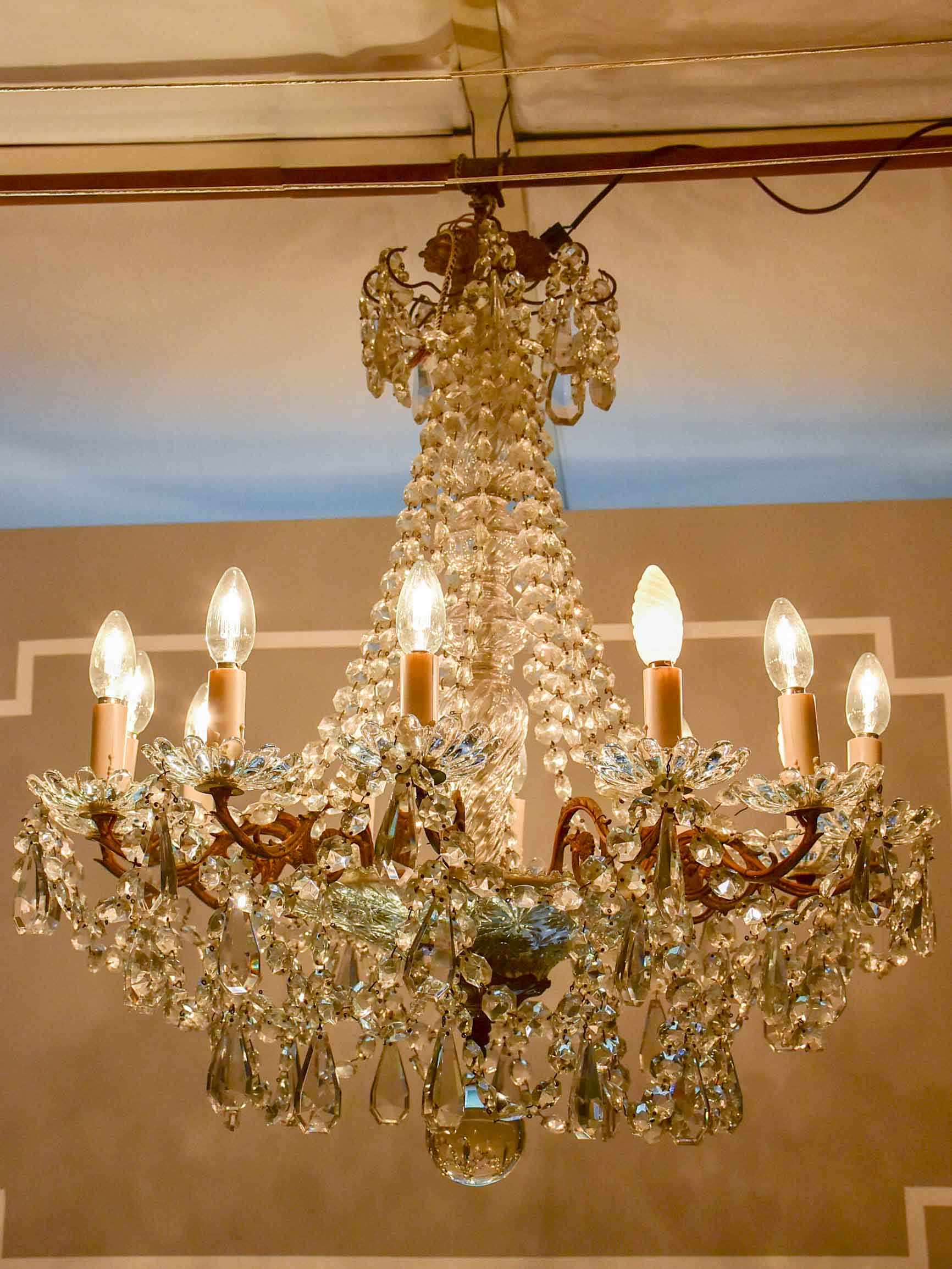 Superb antique French crystal chandelier - 12 lights