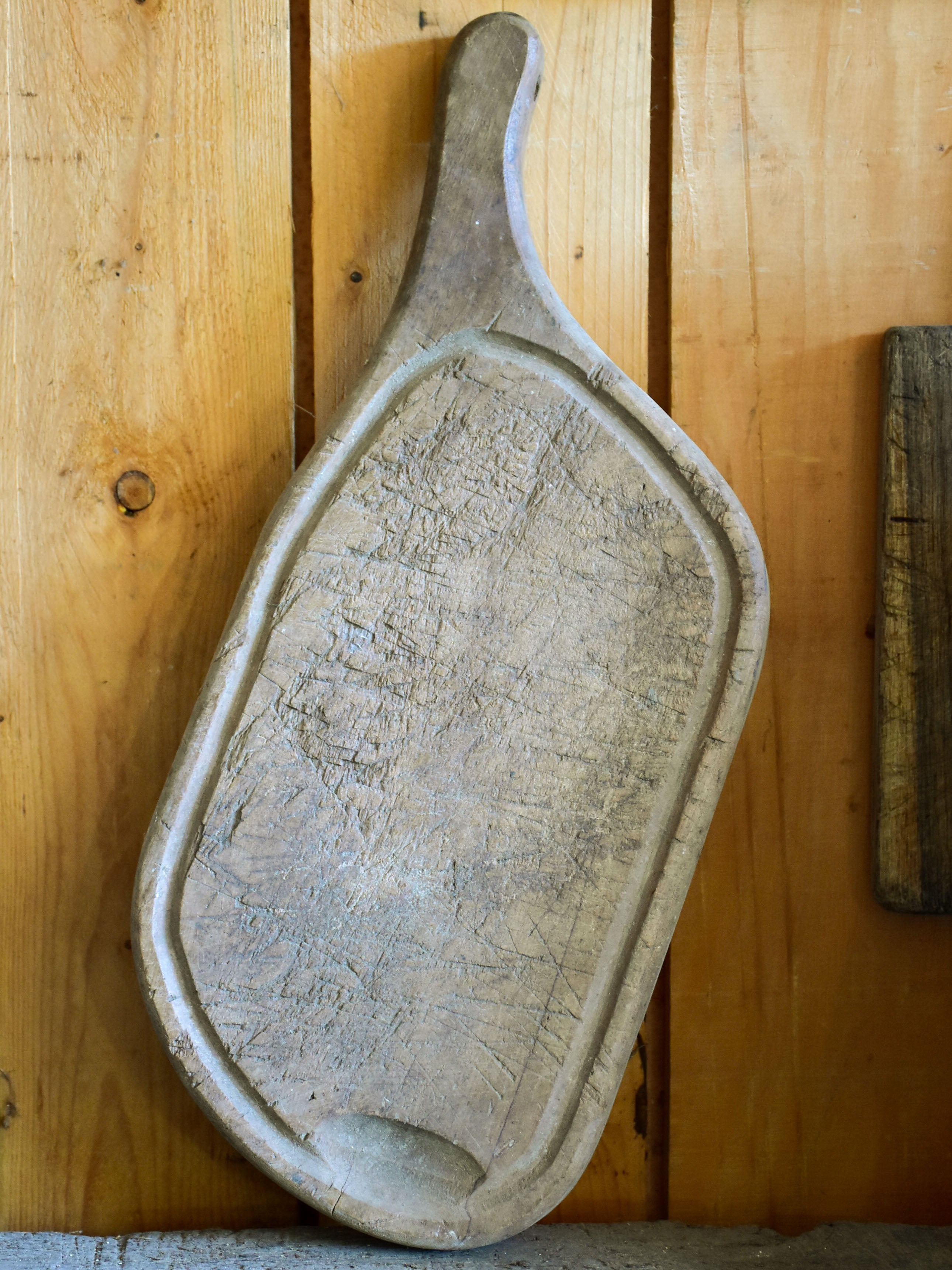 Rustic cutting board - ham shaped