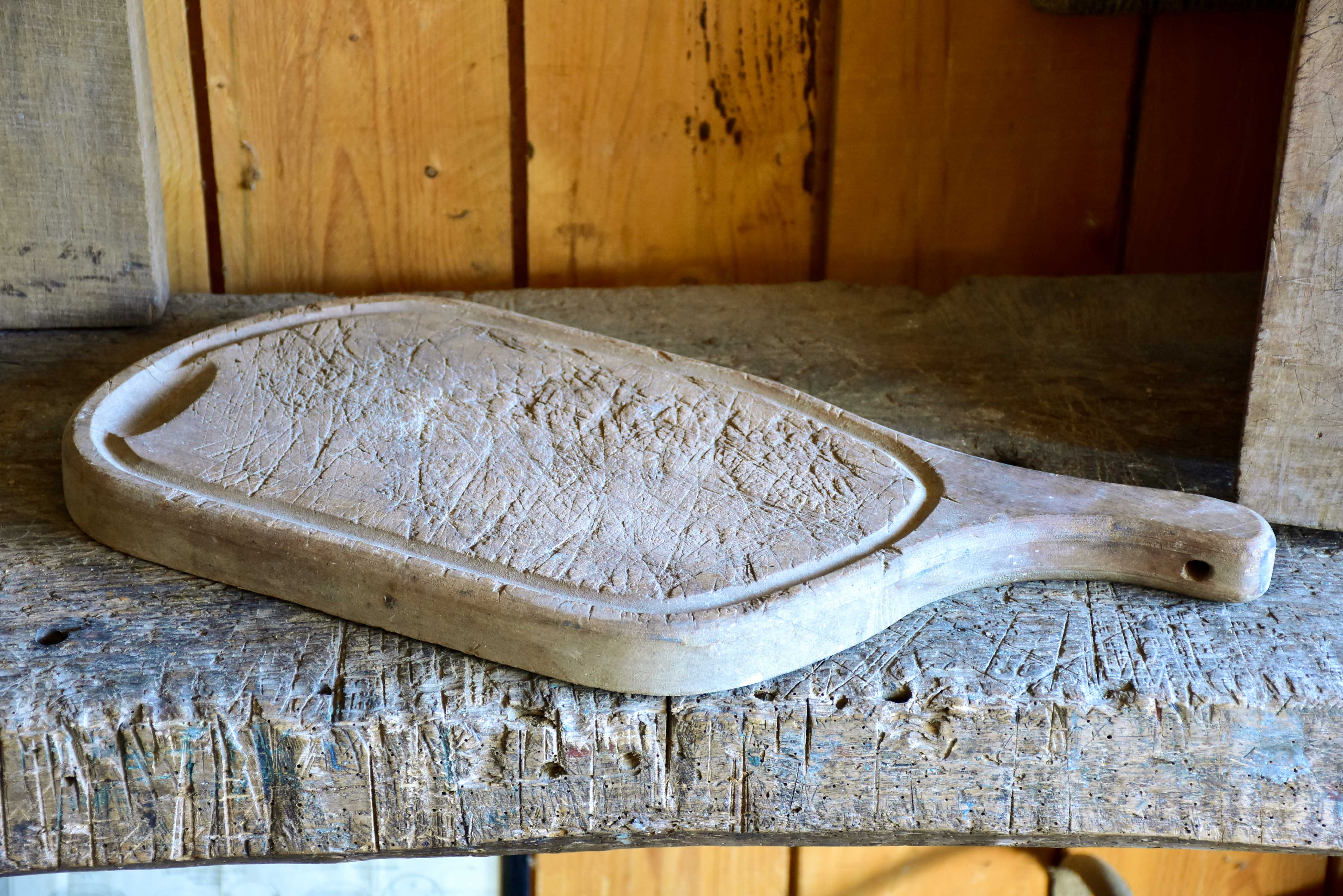 Rustic cutting board - ham shaped