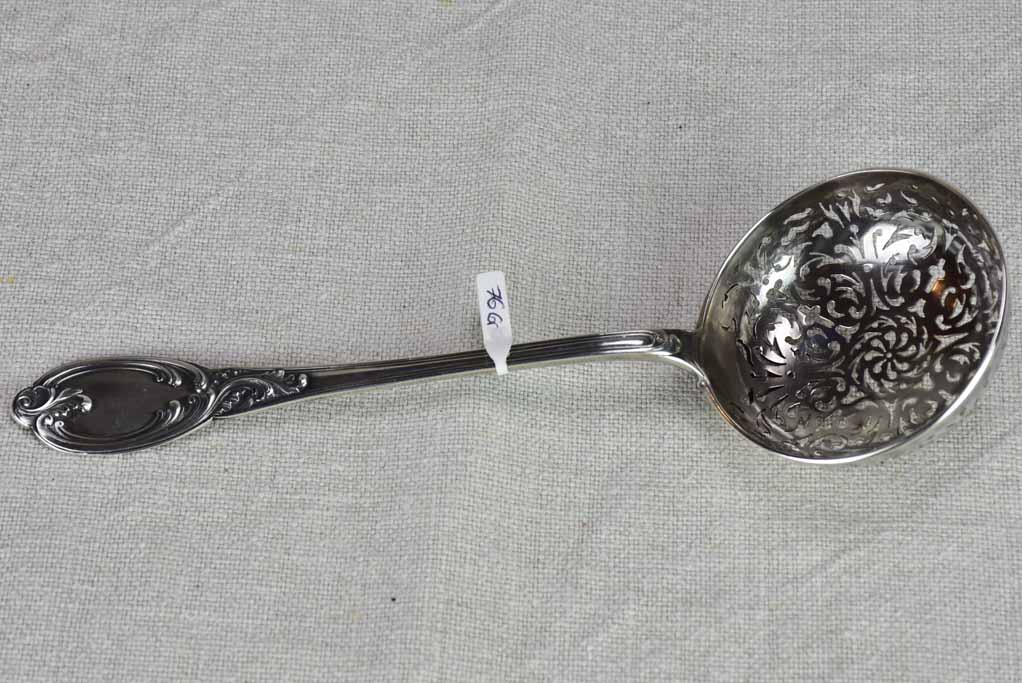 Pretty perforated 19th century solid silver ladle saupoudreuse 76 grams