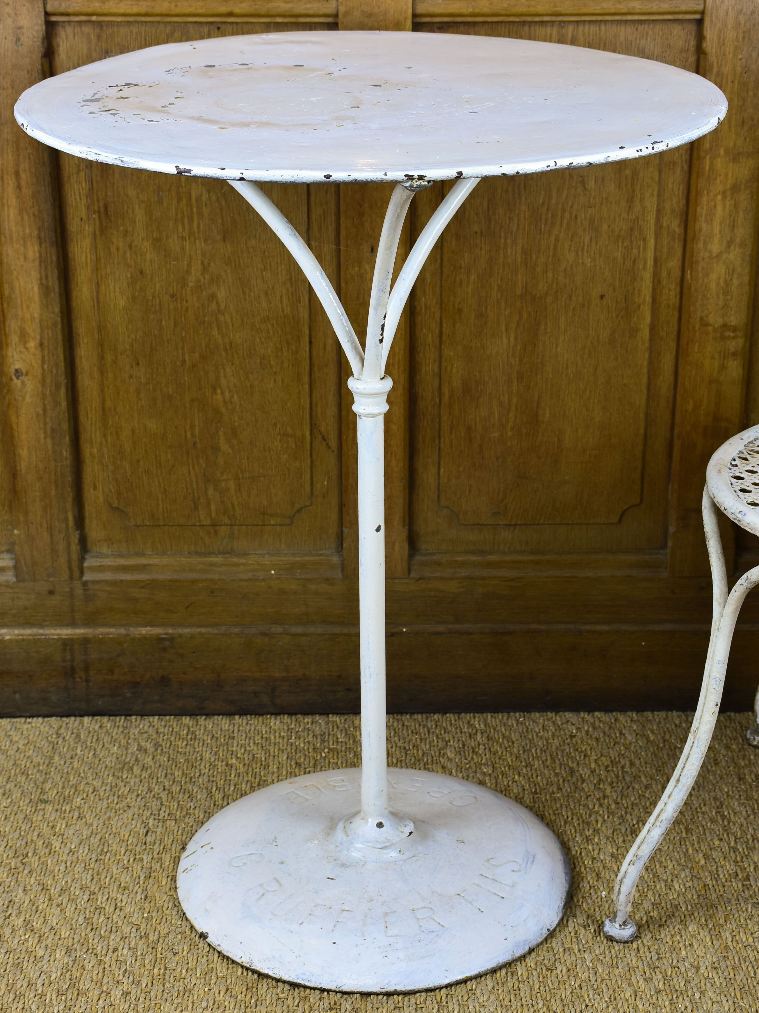 Round French garden table, white