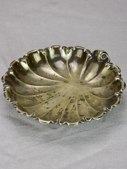 Shell shaped coin and key bowl 8¼"