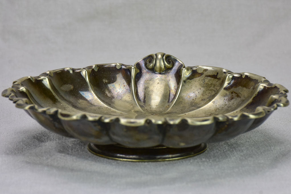 Shell shaped coin and key bowl 8¼"