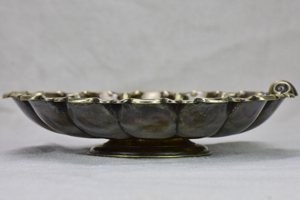 Shell shaped coin and key bowl 8¼"