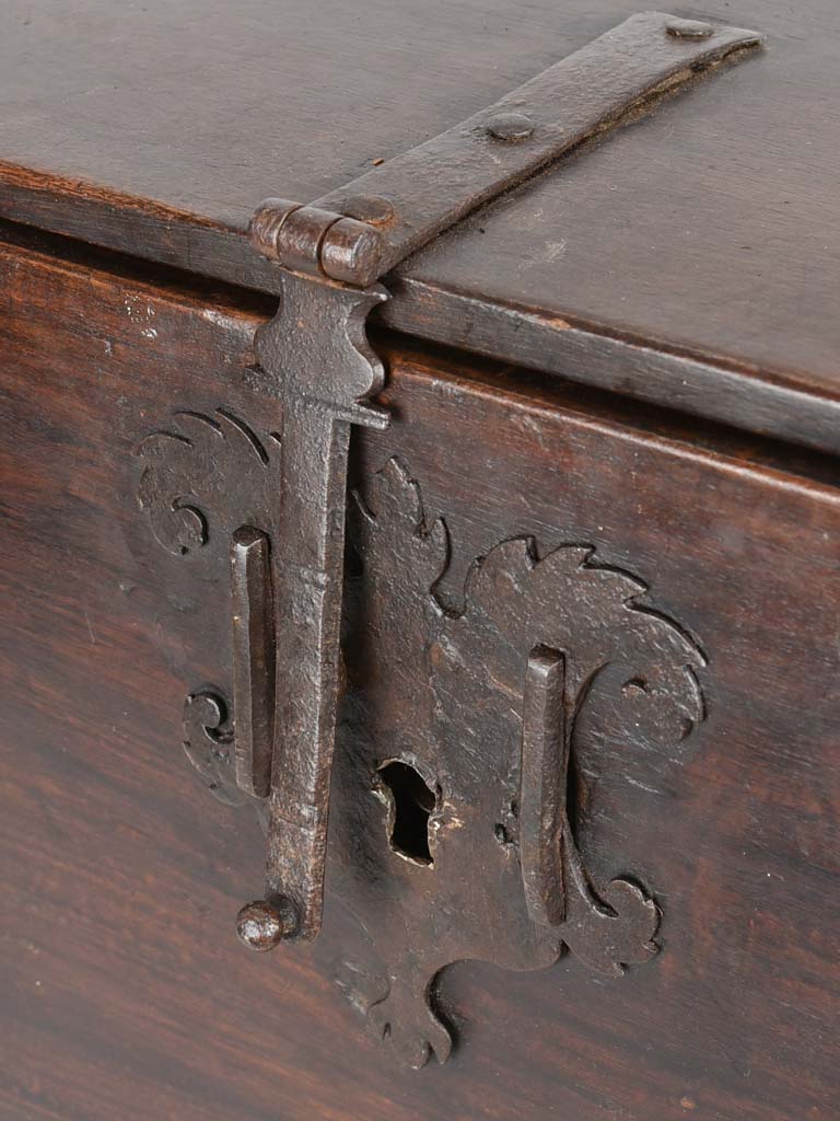 Voyage trunk w/ drawers, 17th-century, 33¾"