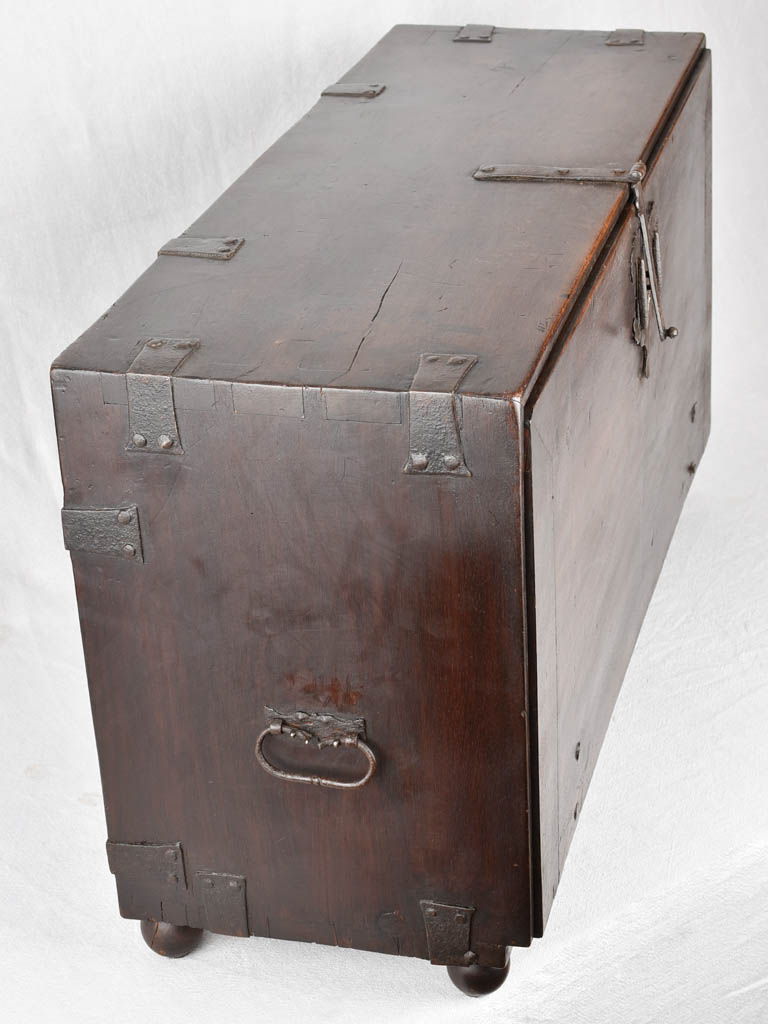 Voyage trunk w/ drawers, 17th-century, 33¾"