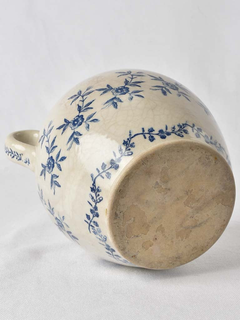 Saint Uze confit pot - blue & white flowers 6¾"