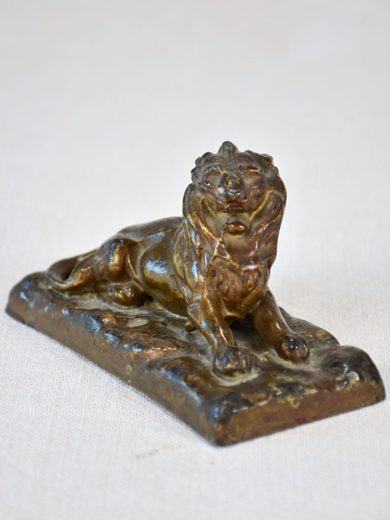 Resting lion desk ornament / paper weight