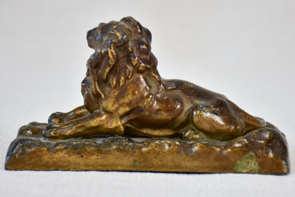 Resting lion desk ornament / paper weight