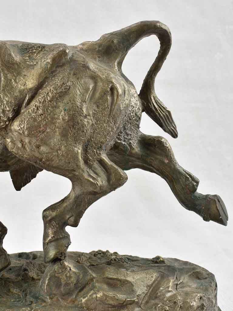 Modern Bronze Sculpture Of A Fighting Bull Christian Maas 14¼ Chez Pluie