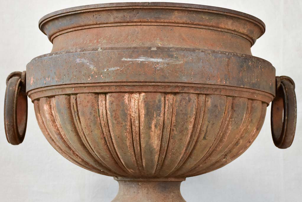 Spectacular large cast iron garden urn from the 18th century 22"