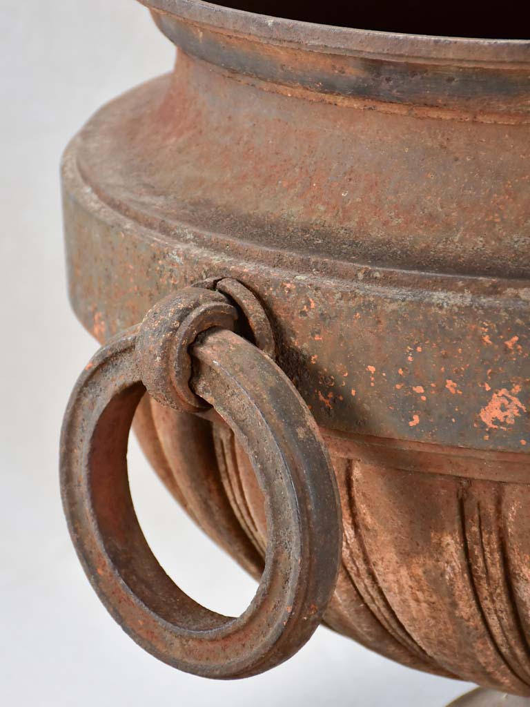 Spectacular large cast iron garden urn from the 18th century 22"