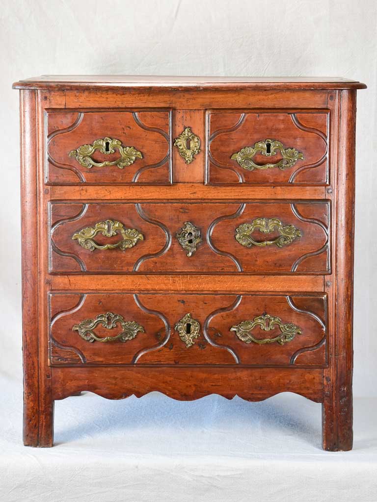 Small 18th century Parisian commode in walnut 29¼" x 18"