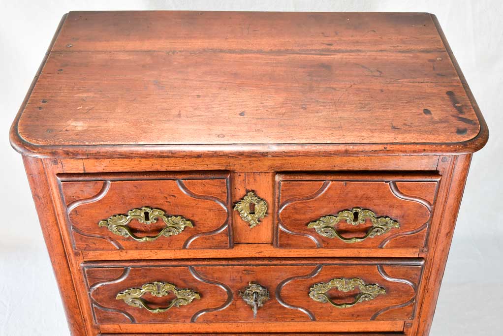 Small 18th century Parisian commode in walnut 29¼" x 18"