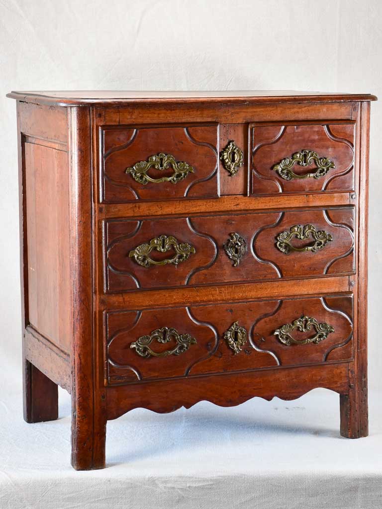 Small 18th century Parisian commode in walnut 29¼" x 18"