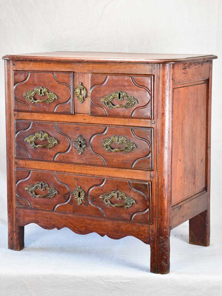 Small 18th century Parisian commode in walnut 29¼" x 18"