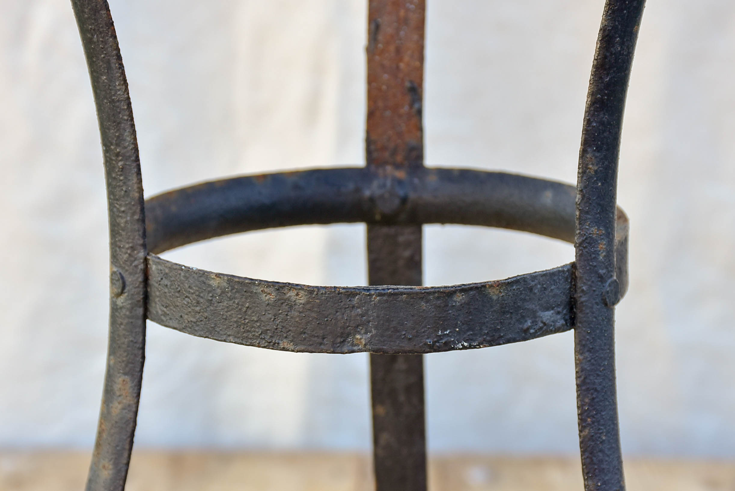 Antique French round garden table - grey