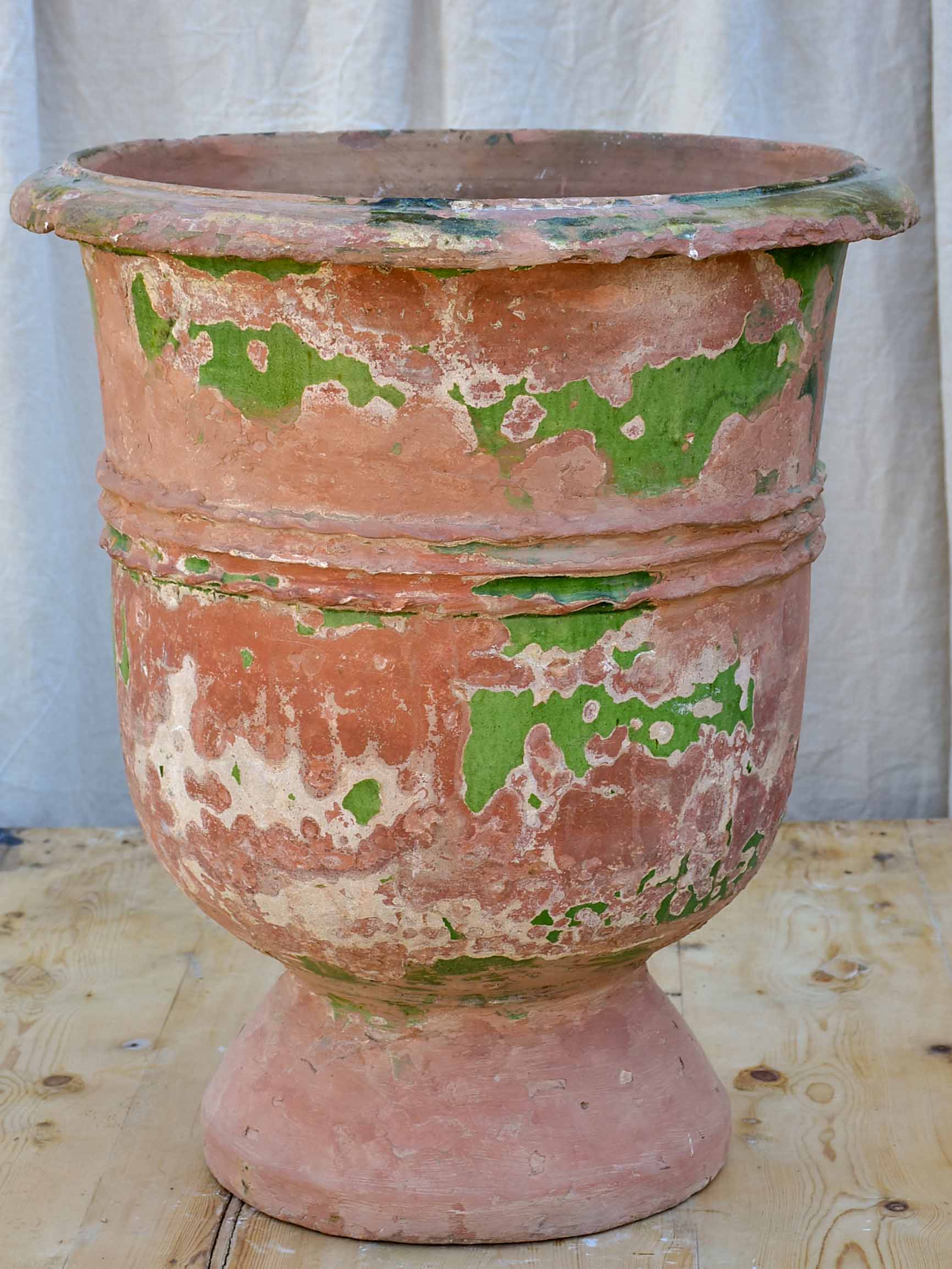 19th Century French garden urn - Saint Jean de Fos