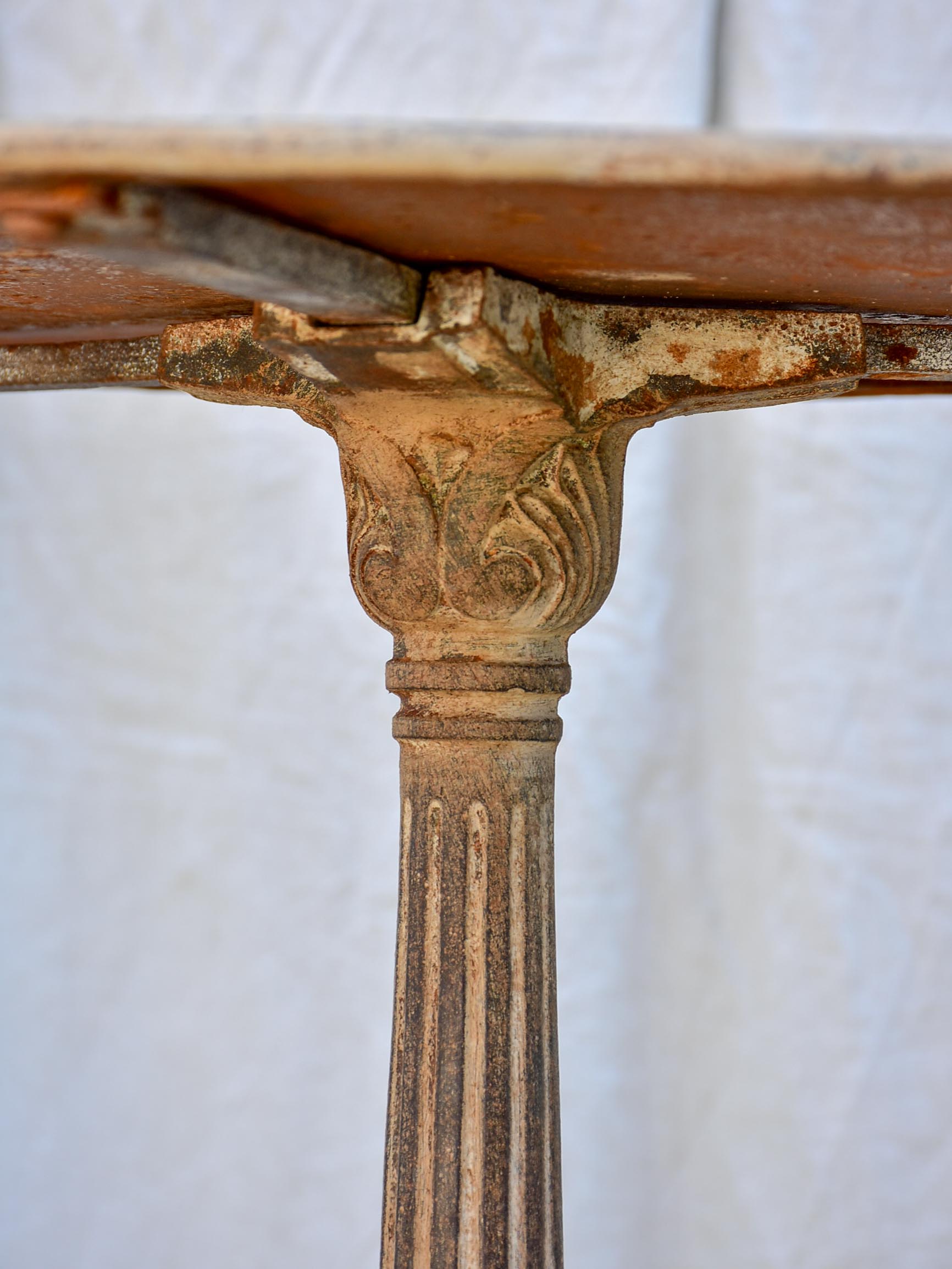 19th Century Napoleon III round garden table with cast iron base