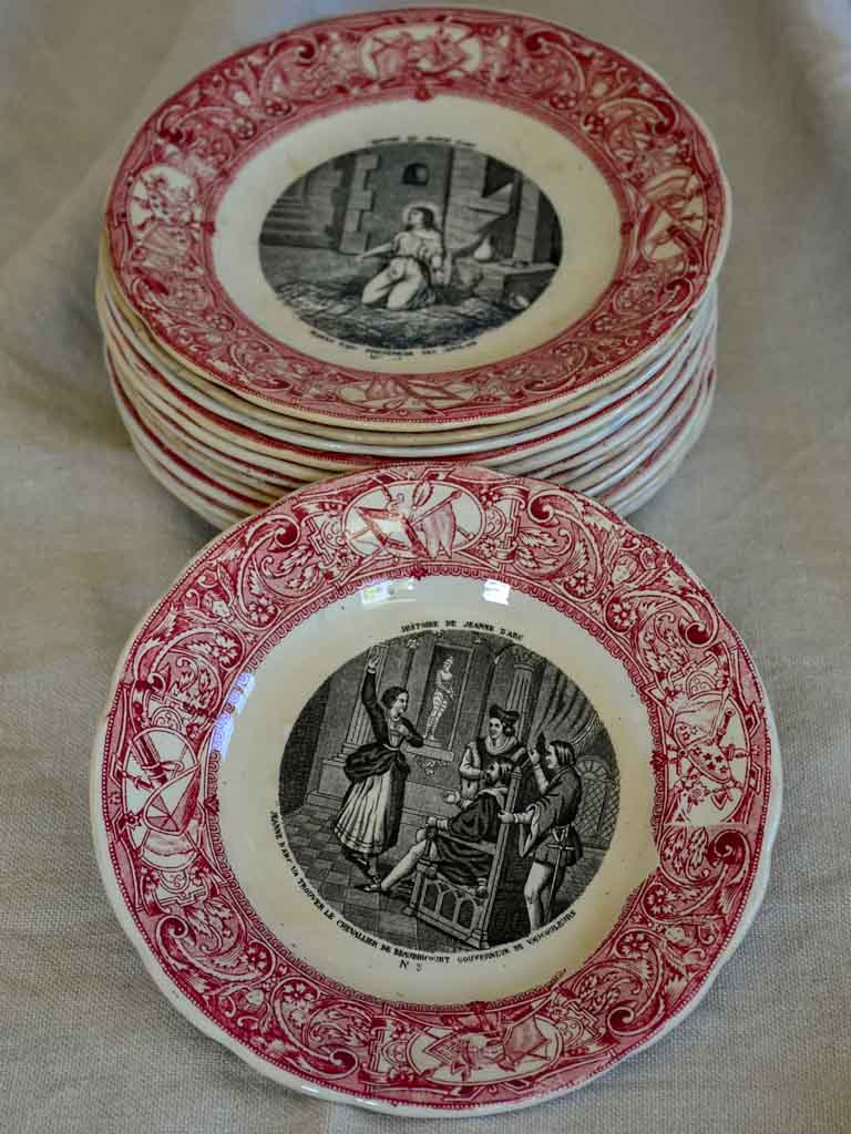 Collection of 13 Jeanne D'arc Gien plates - late 19th Century