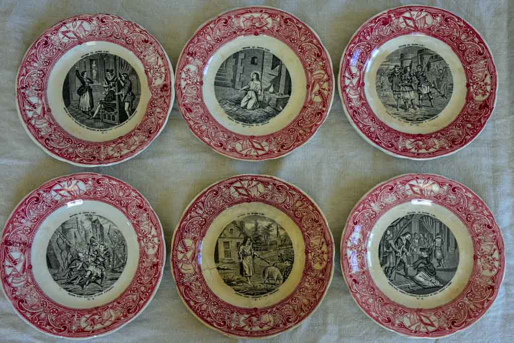 Collection of 13 Jeanne D'arc Gien plates - late 19th Century