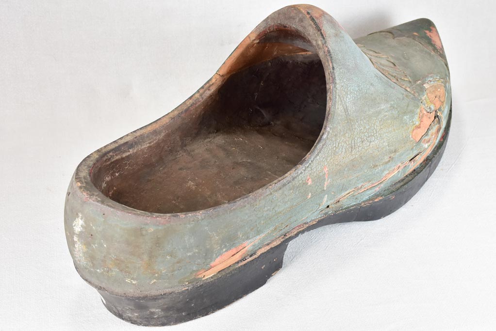 Very large nineteenth-century wooden shoe sculpture - Allier 33¾"