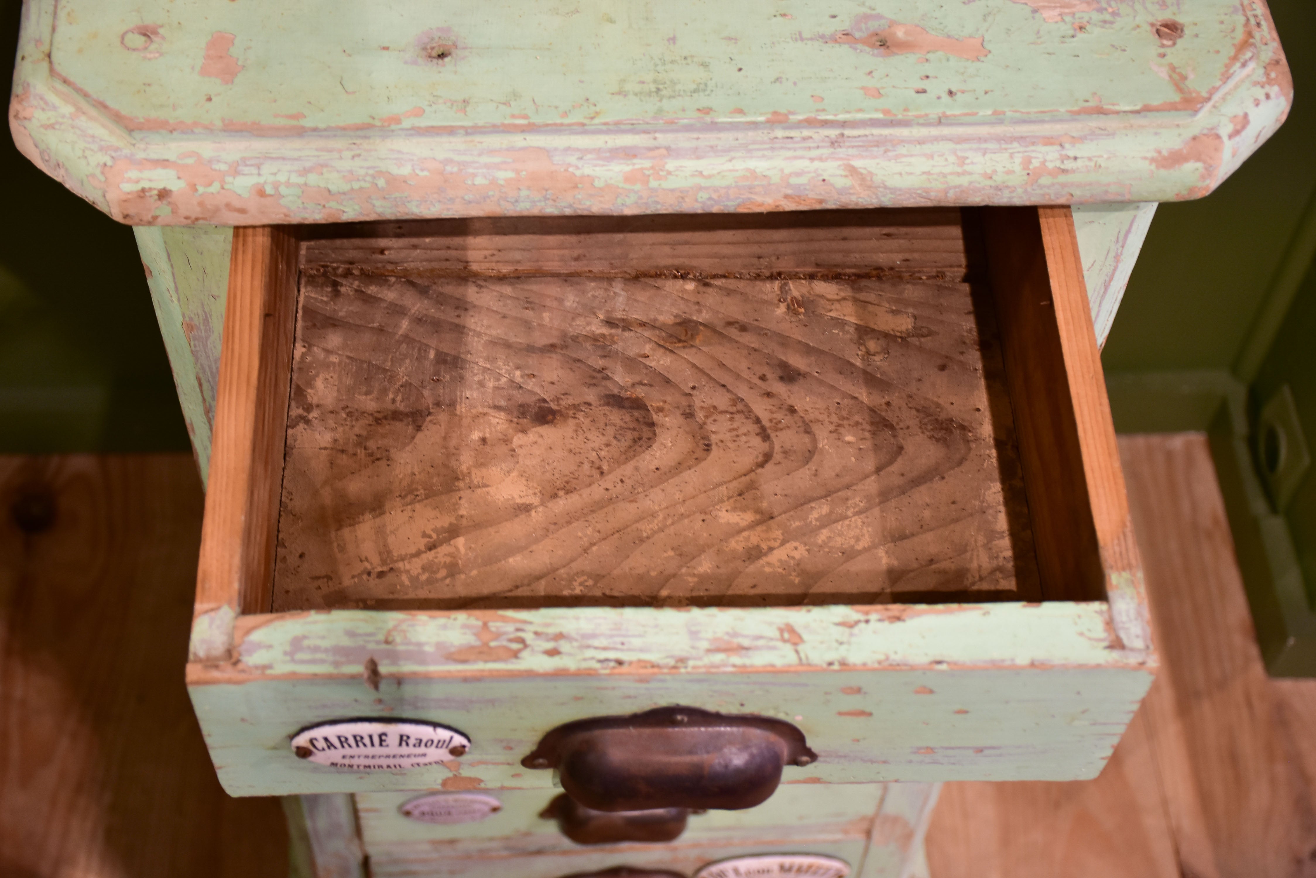 Set of small merchant's drawers with green patina