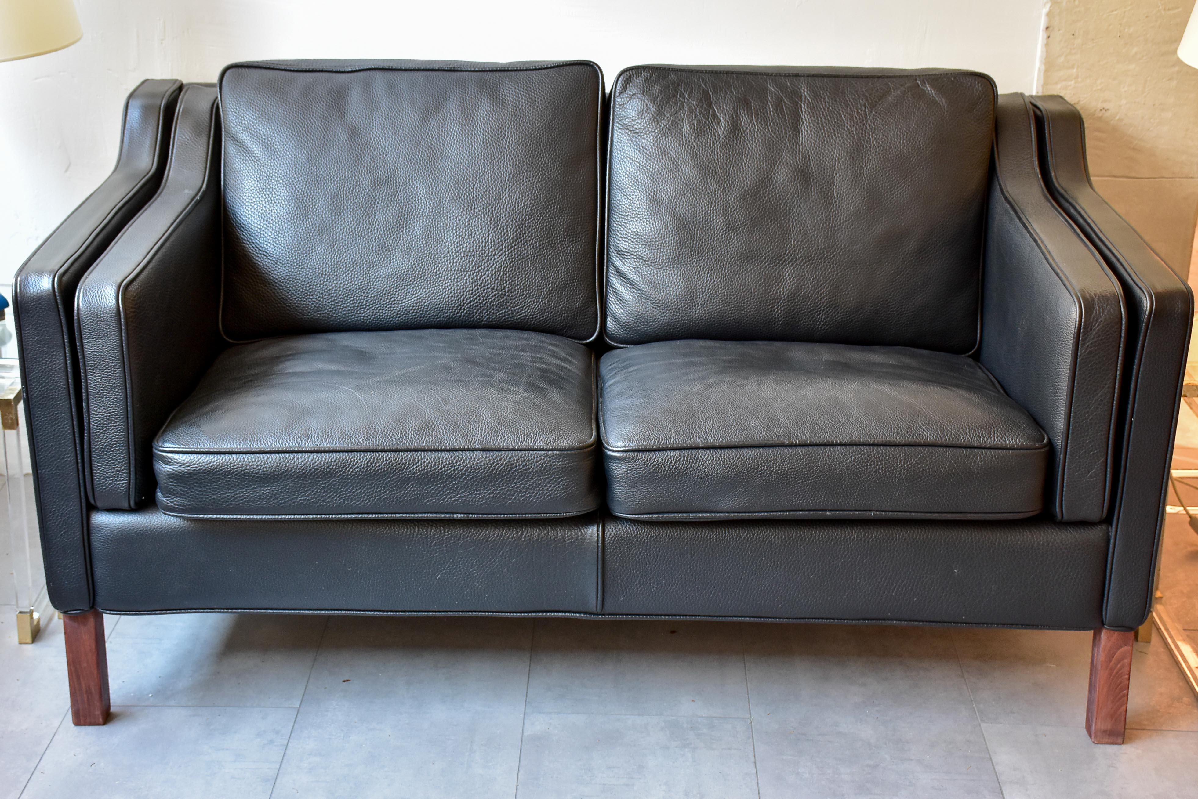 2212 and 2213 Børge Mogensen sofas