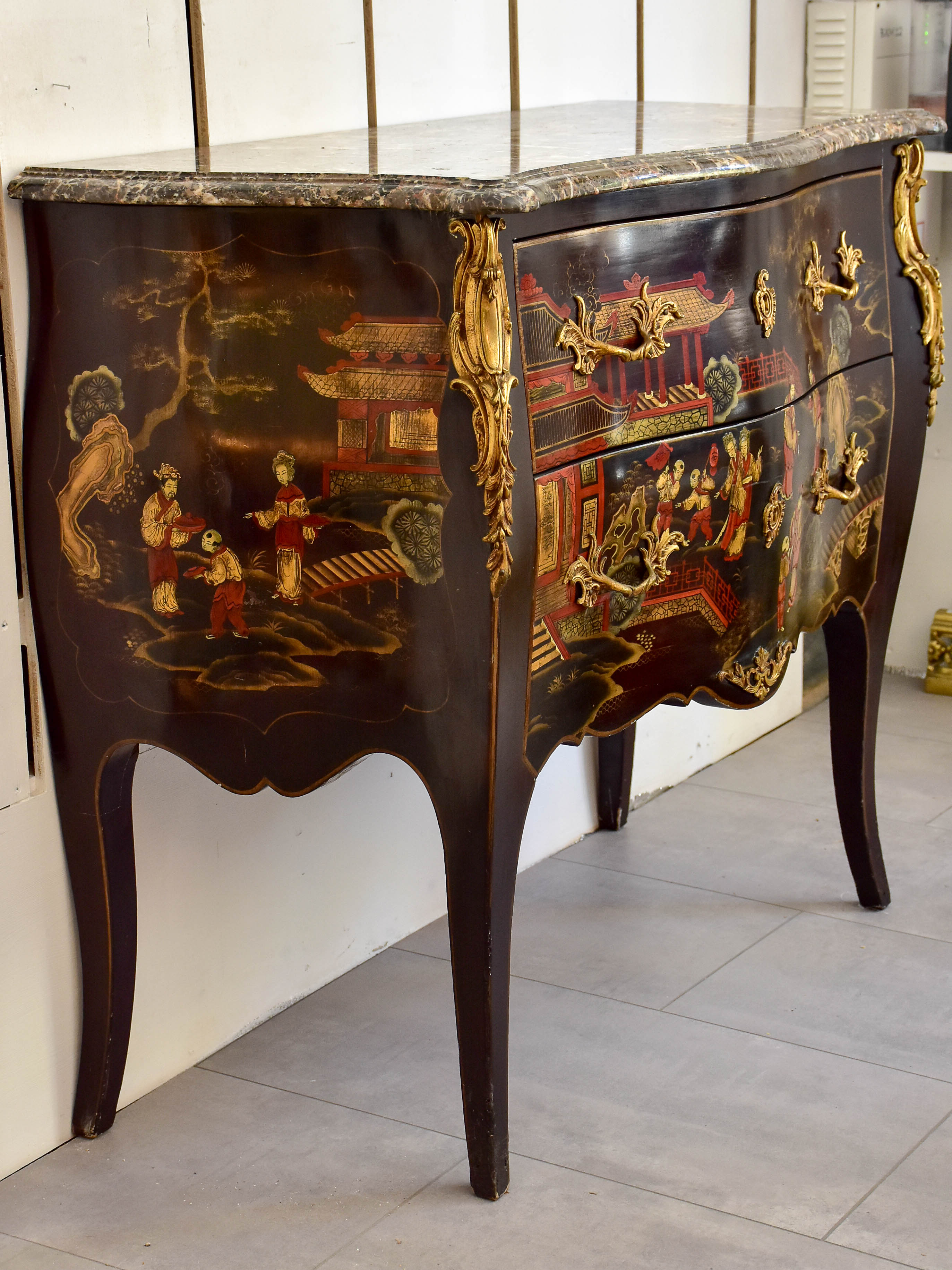 Small French coromandel lacquer commode