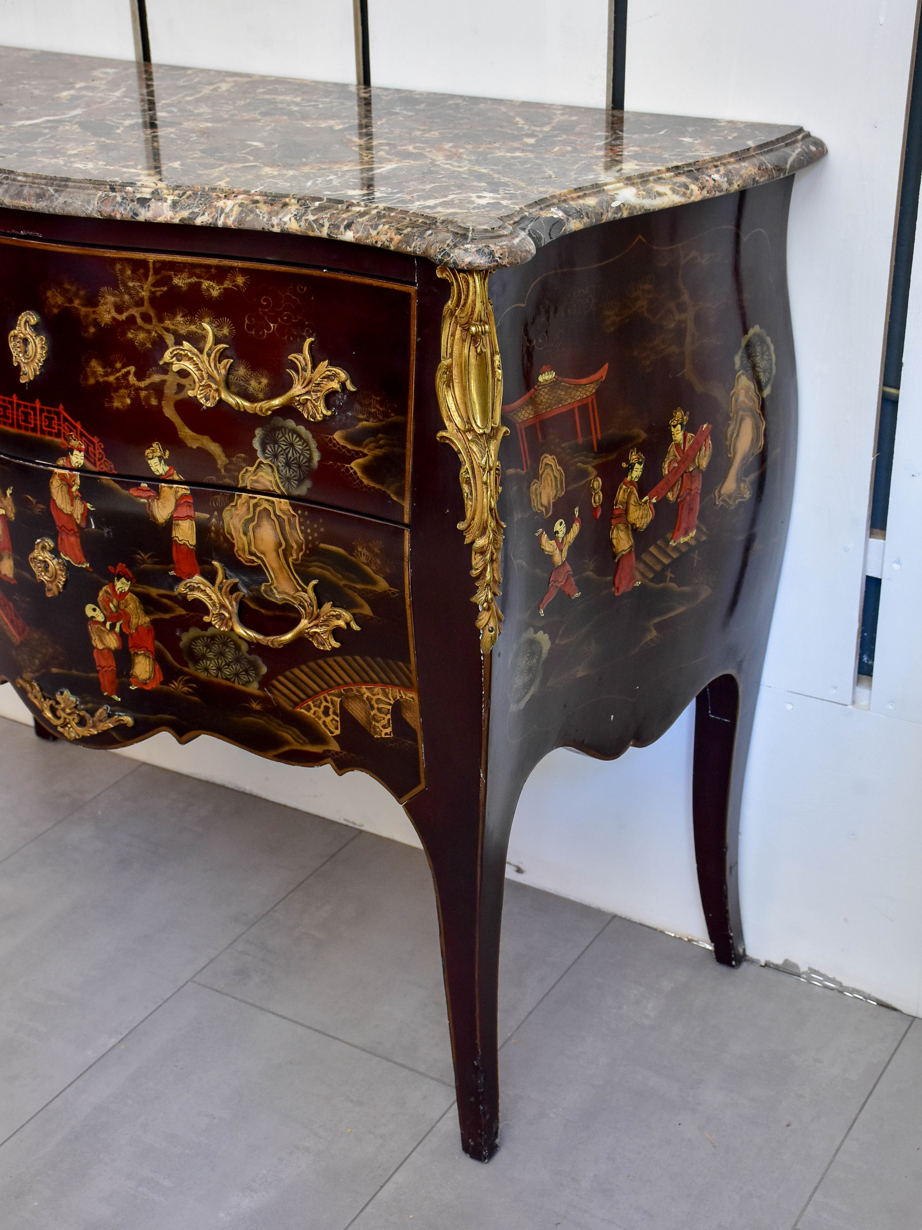 Small French coromandel lacquer commode