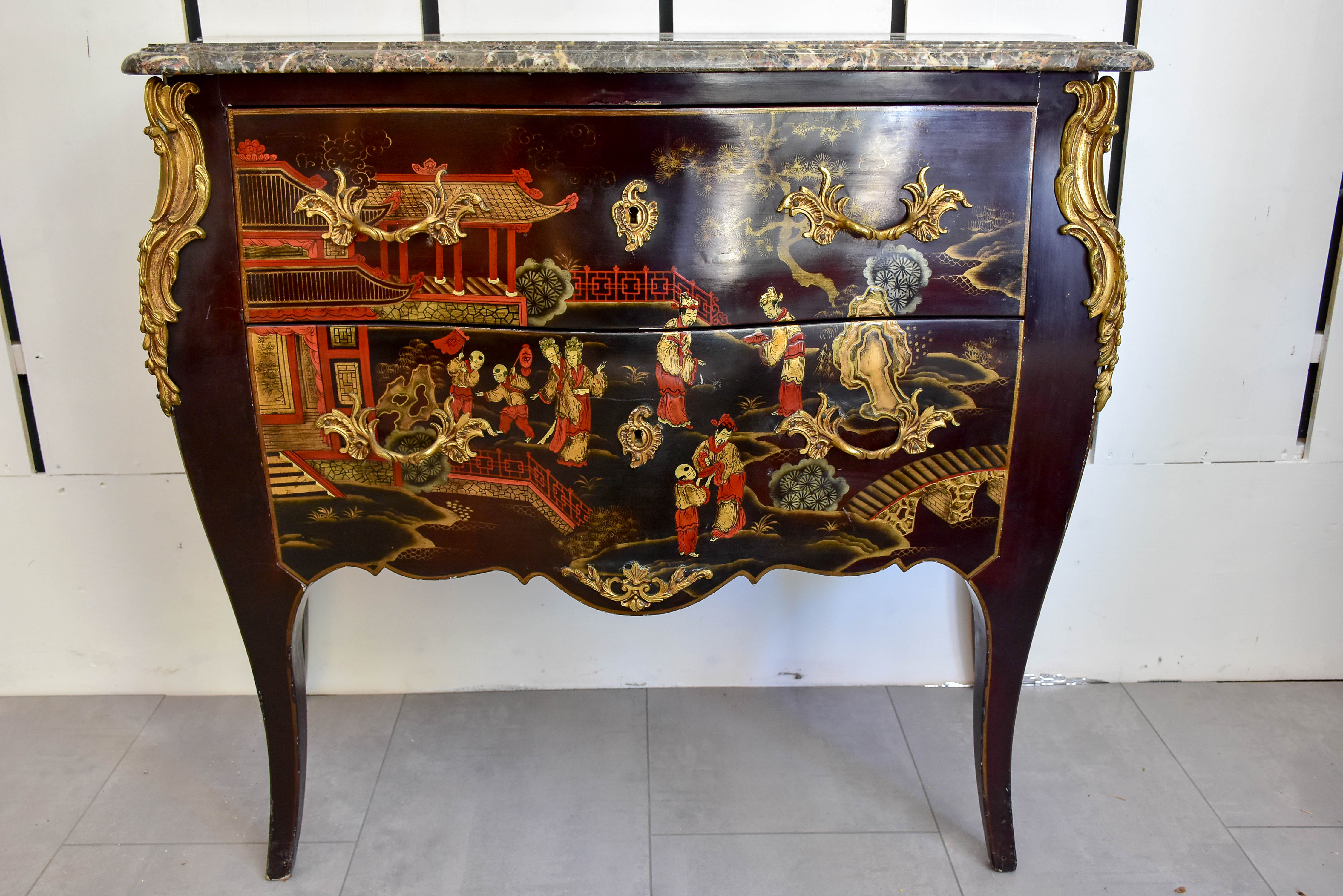 Small French coromandel lacquer commode