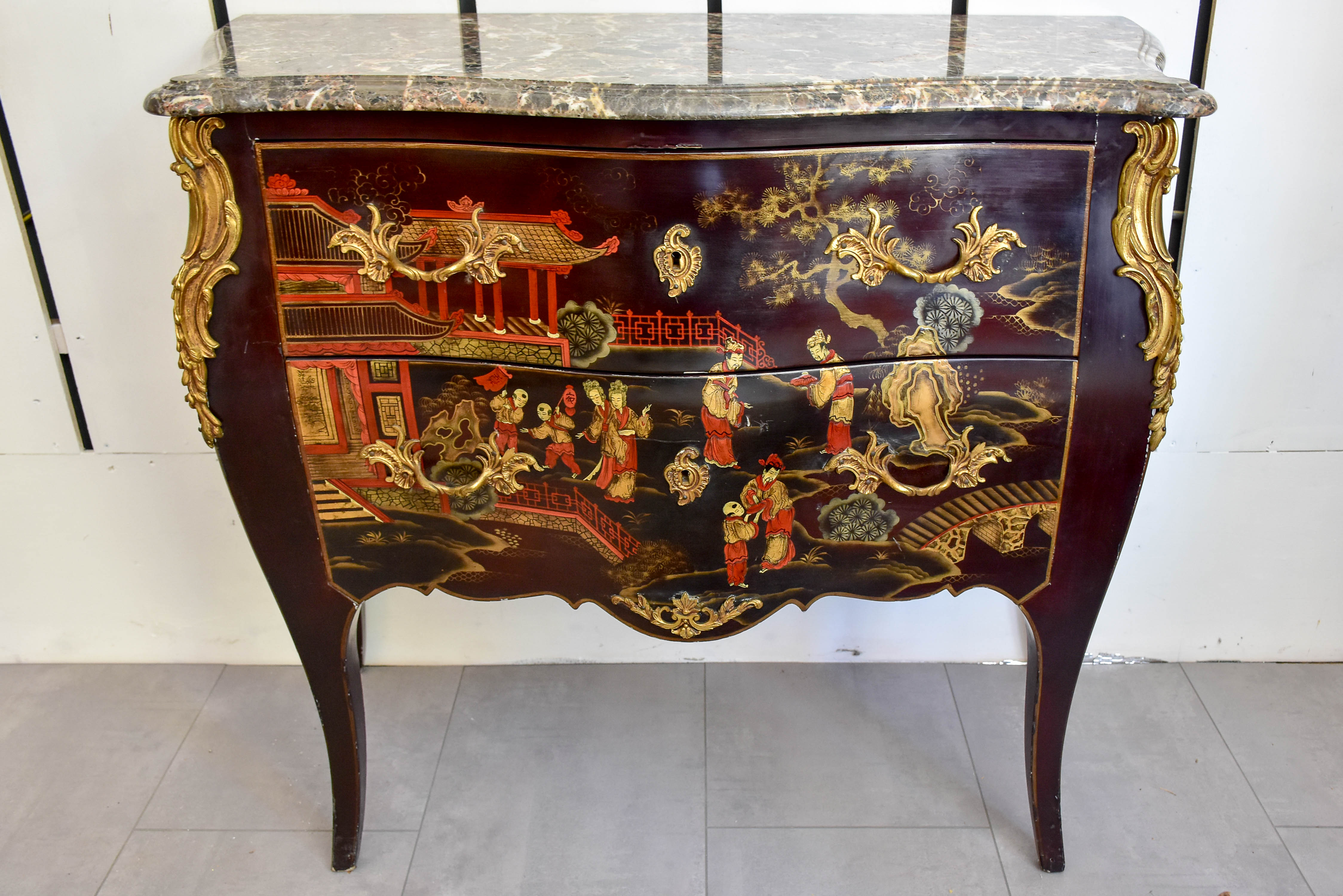 Small French coromandel lacquer commode