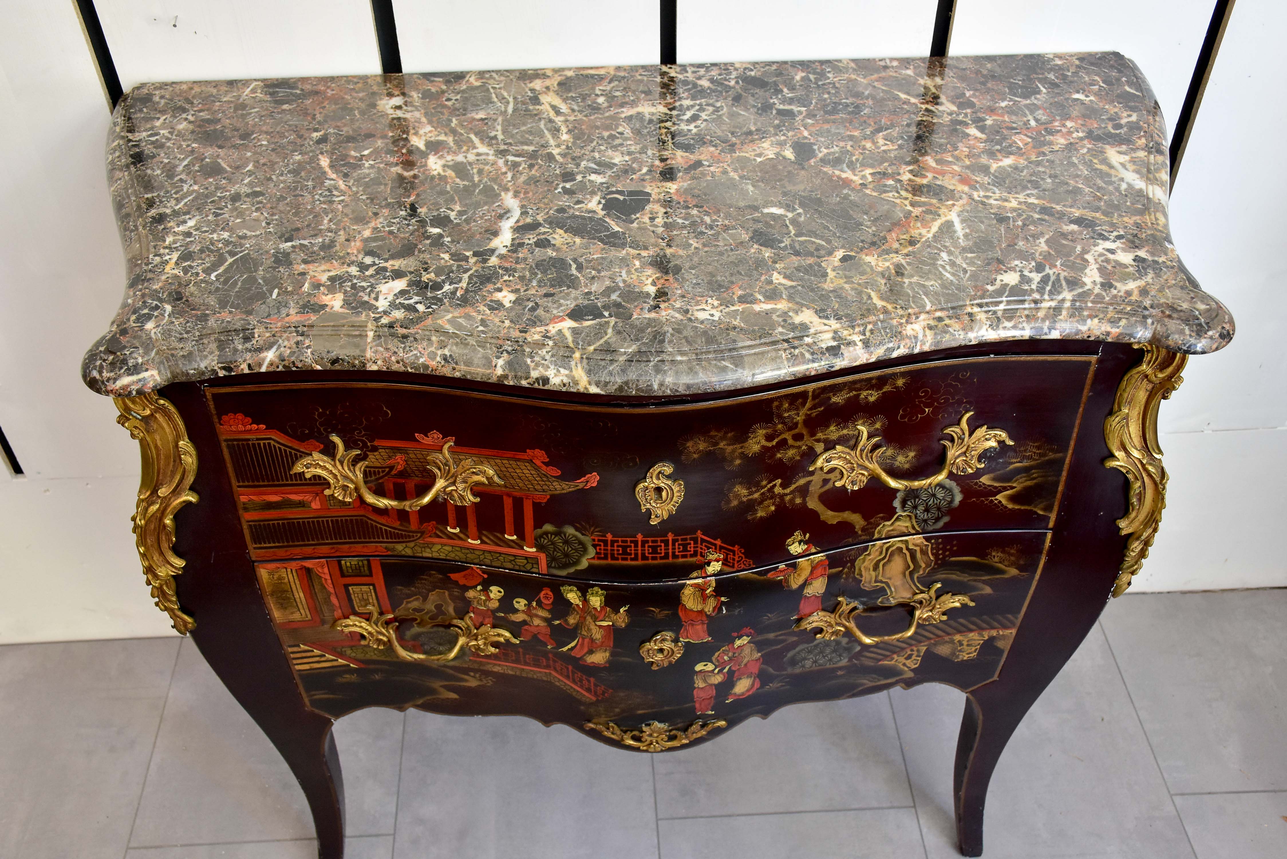 Small French coromandel lacquer commode