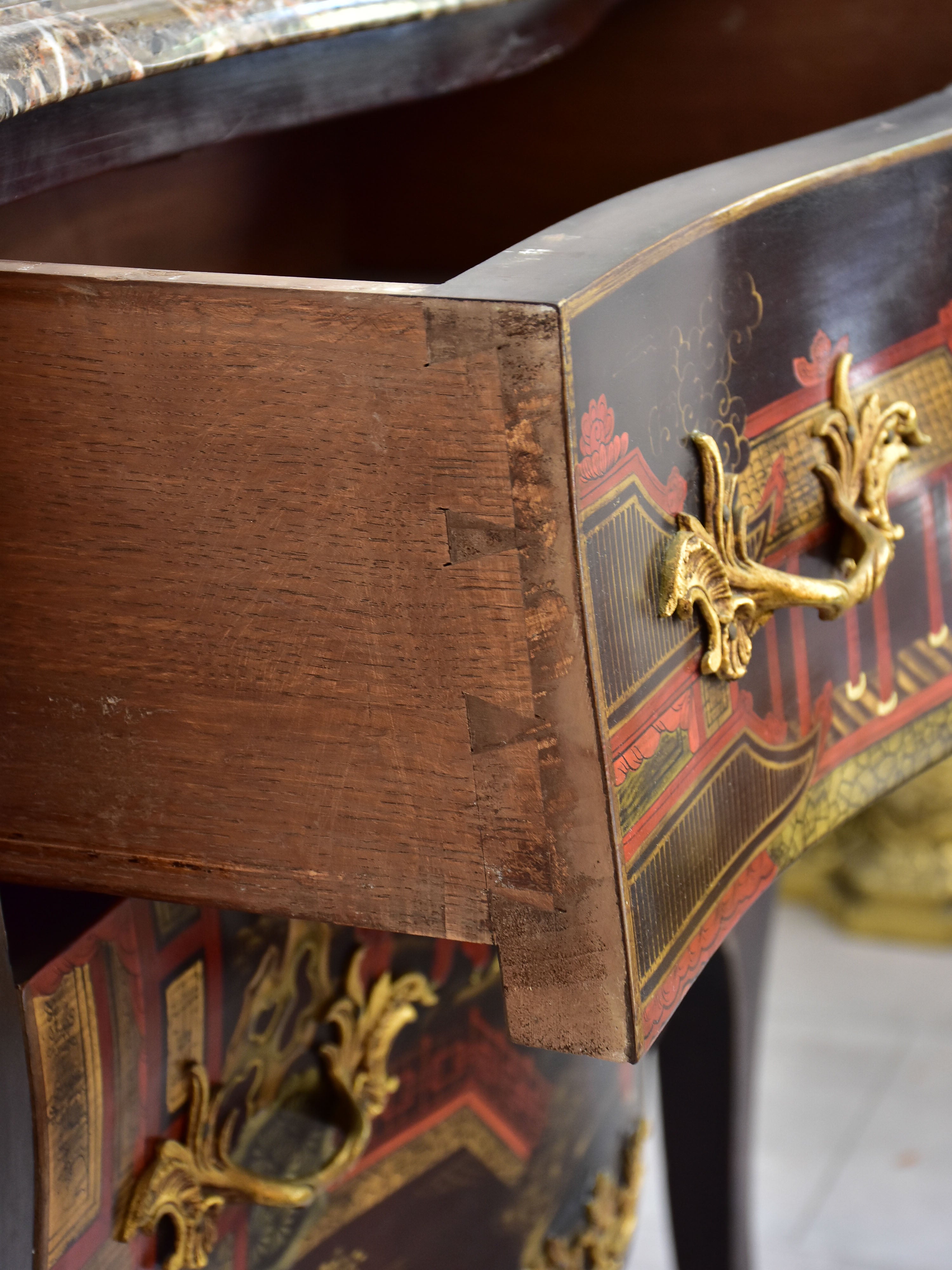 Small French coromandel lacquer commode