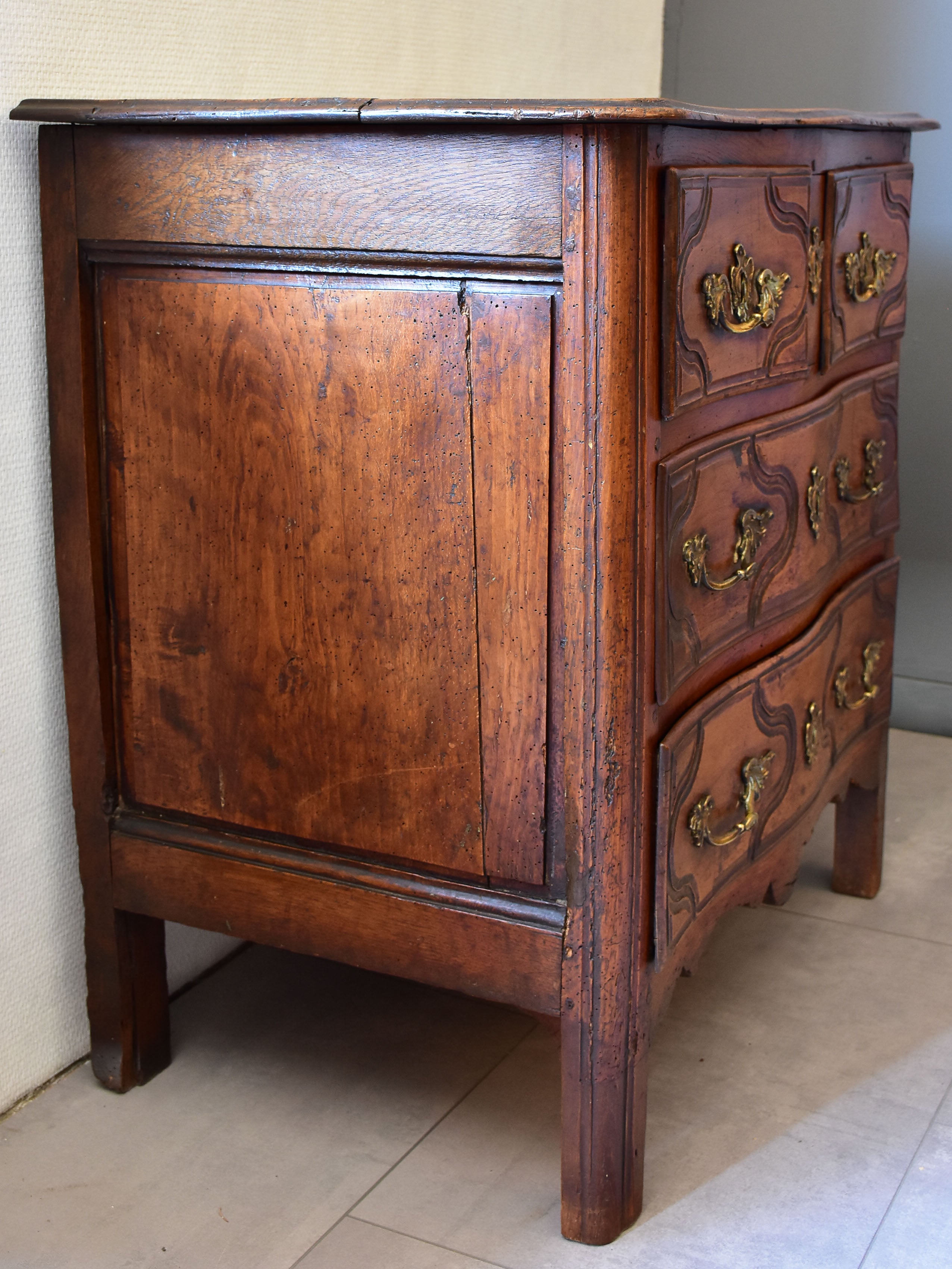 Petite late 18th century Parisian commode