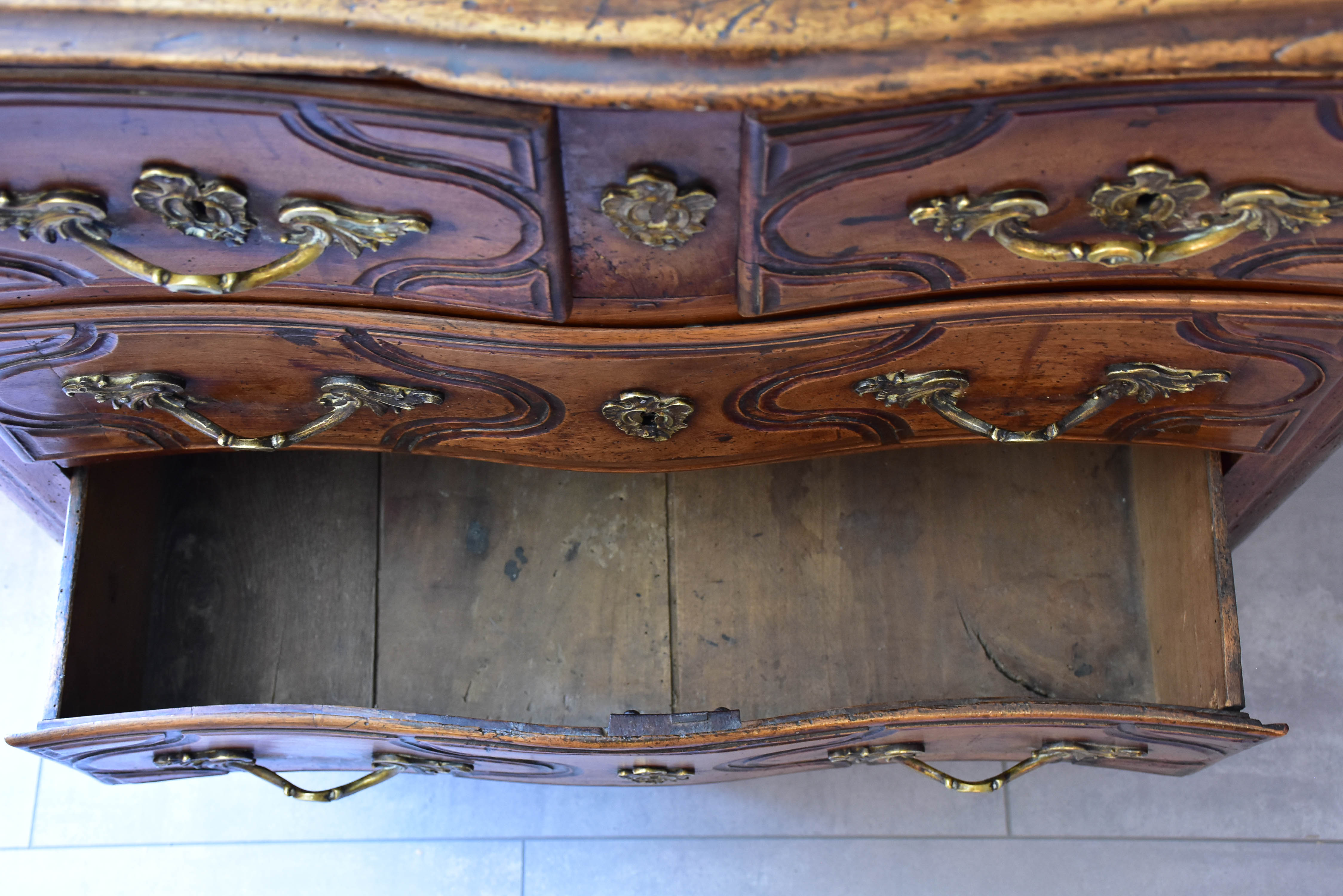 Petite late 18th century Parisian commode