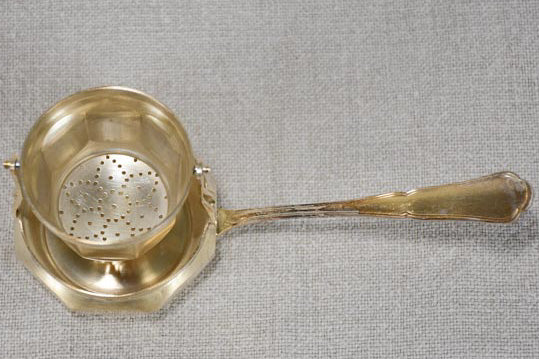 English tea strainer from the 1930's - silver plate