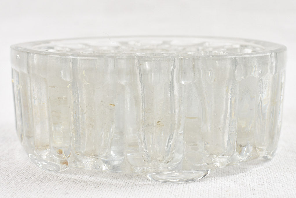 Classic vase accessory in clear glass