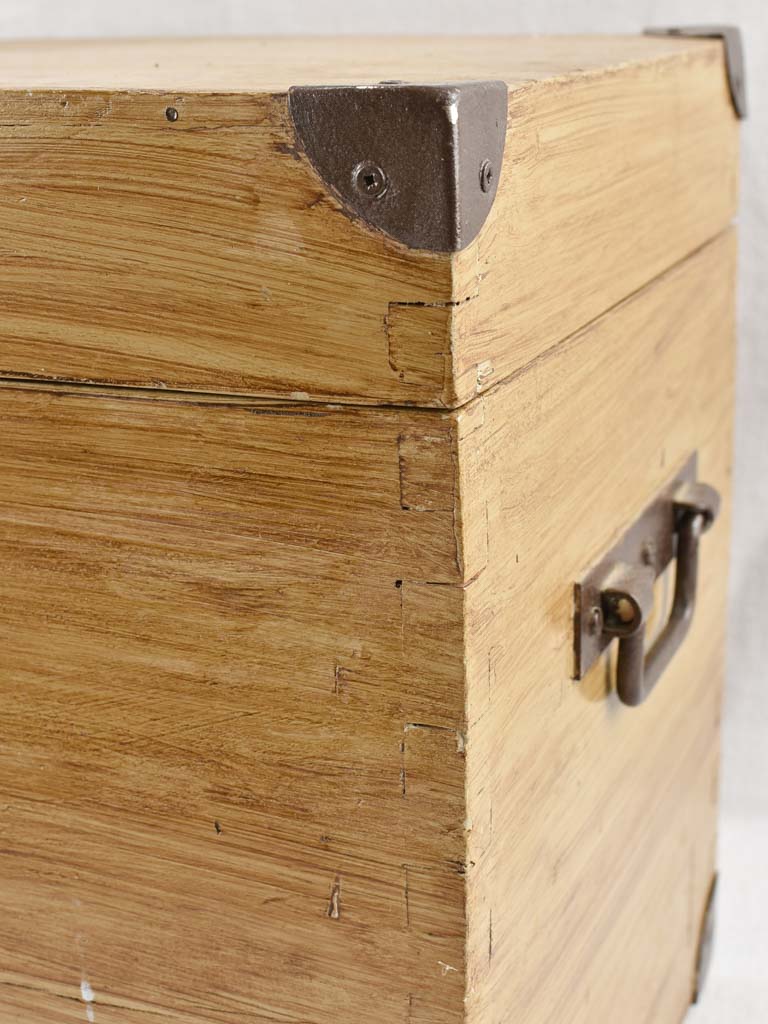 Cabinet maker's wooden chest 20½"