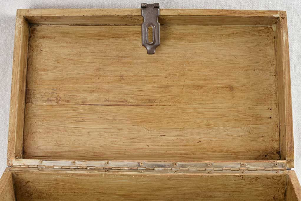 Cabinet maker's wooden chest 20½"