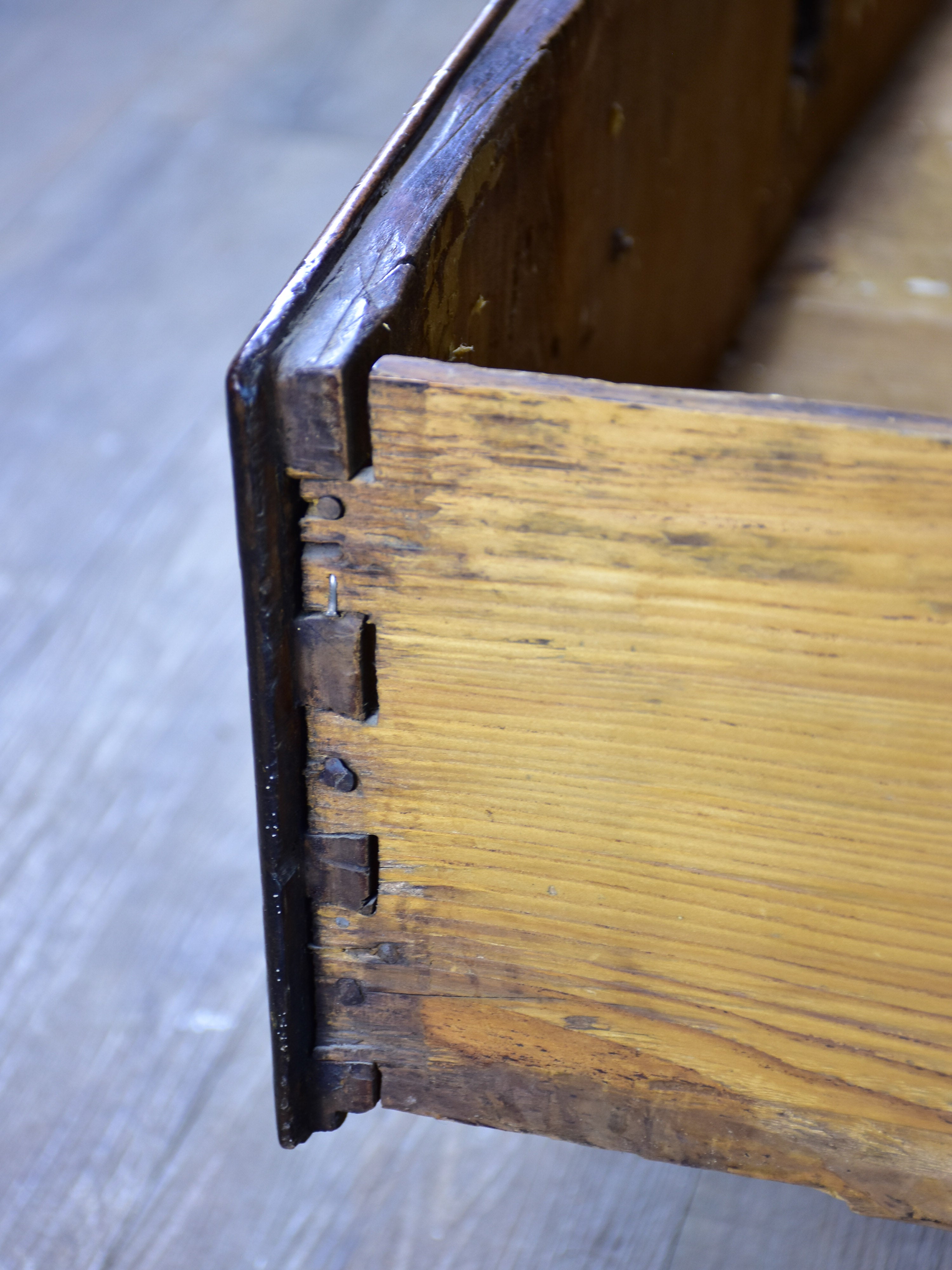 Three-drawer 19th century commode